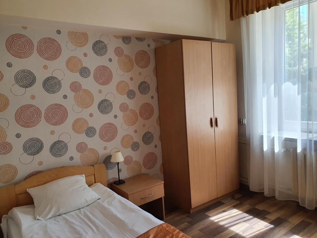 Hotel Iskra Ряшів Екстер'єр фото