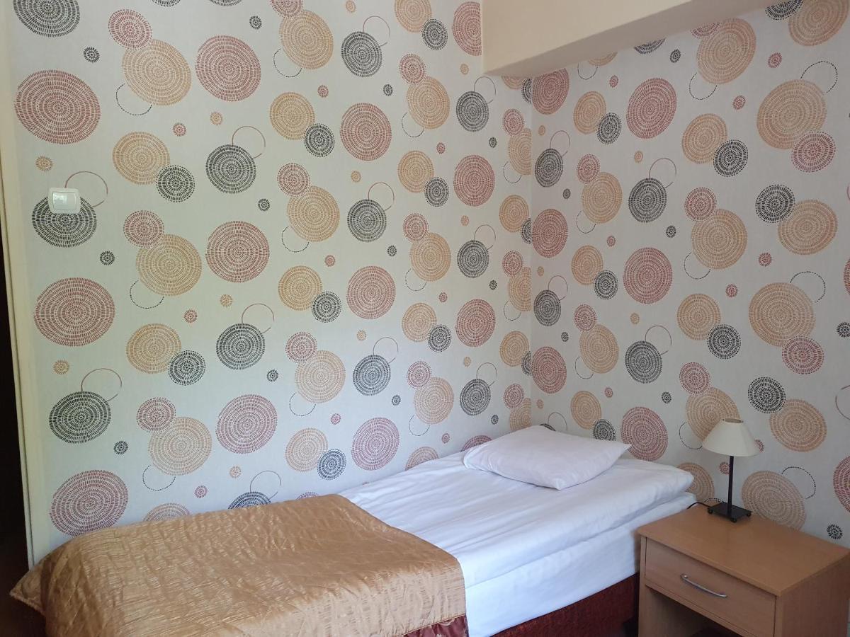 Hotel Iskra Ряшів Екстер'єр фото