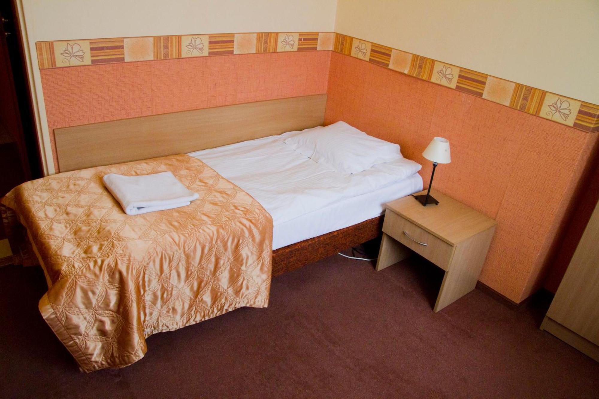 Hotel Iskra Ряшів Екстер'єр фото