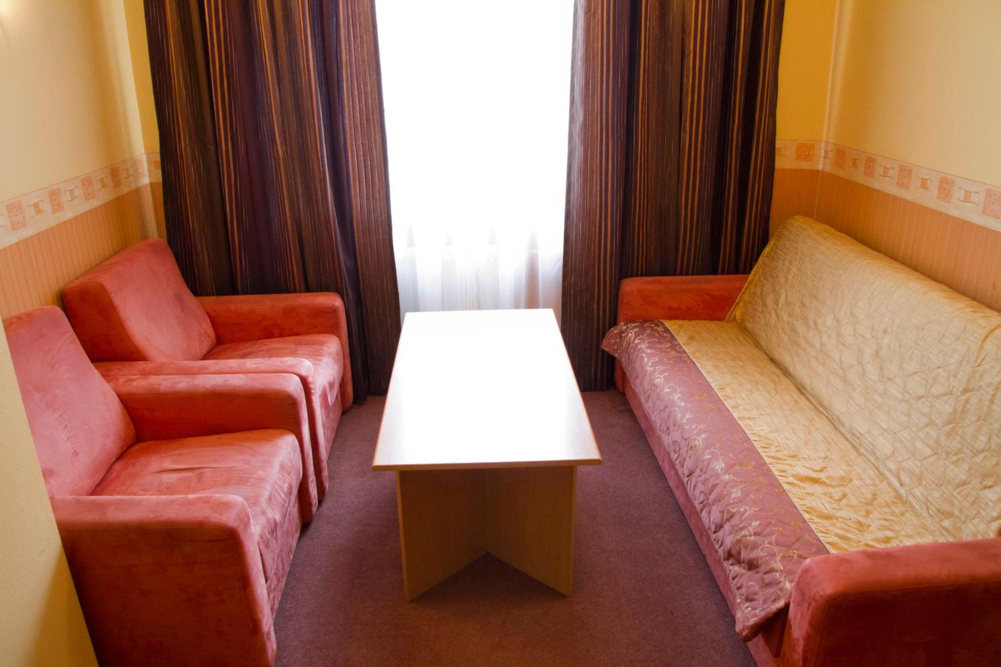 Hotel Iskra Ряшів Екстер'єр фото