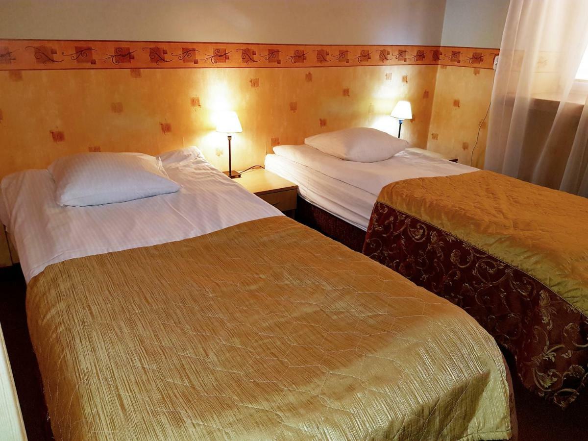 Hotel Iskra Ряшів Екстер'єр фото