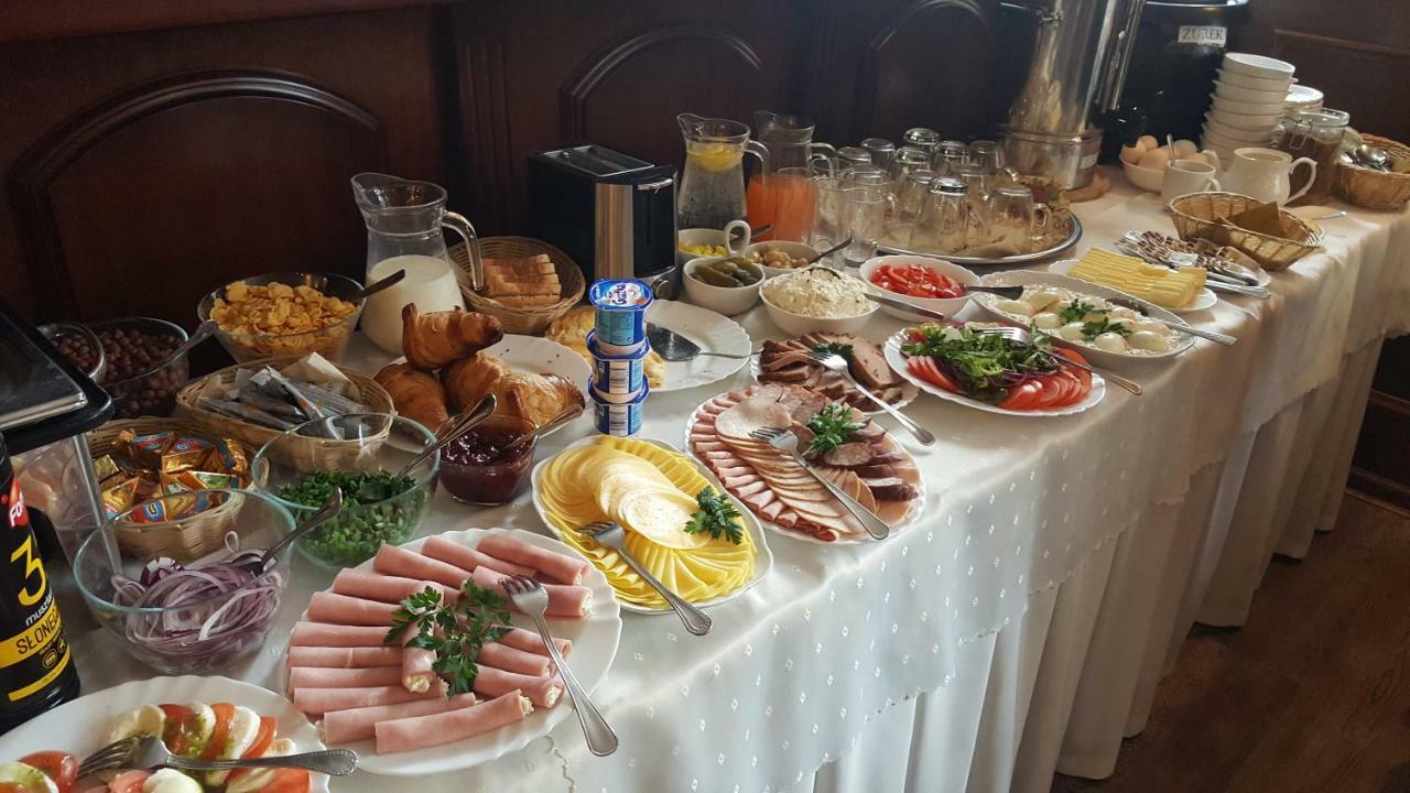 Hotel Iskra Ряшів Екстер'єр фото