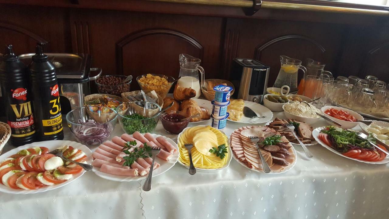 Hotel Iskra Ряшів Екстер'єр фото