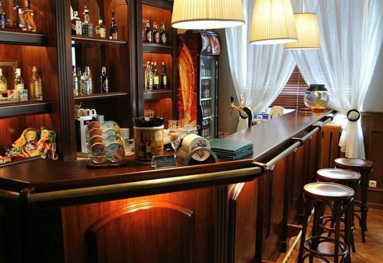 Hotel Iskra Ряшів Екстер'єр фото