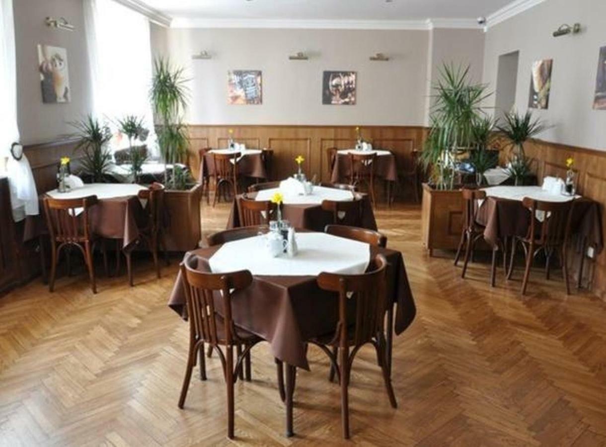 Hotel Iskra Ряшів Екстер'єр фото