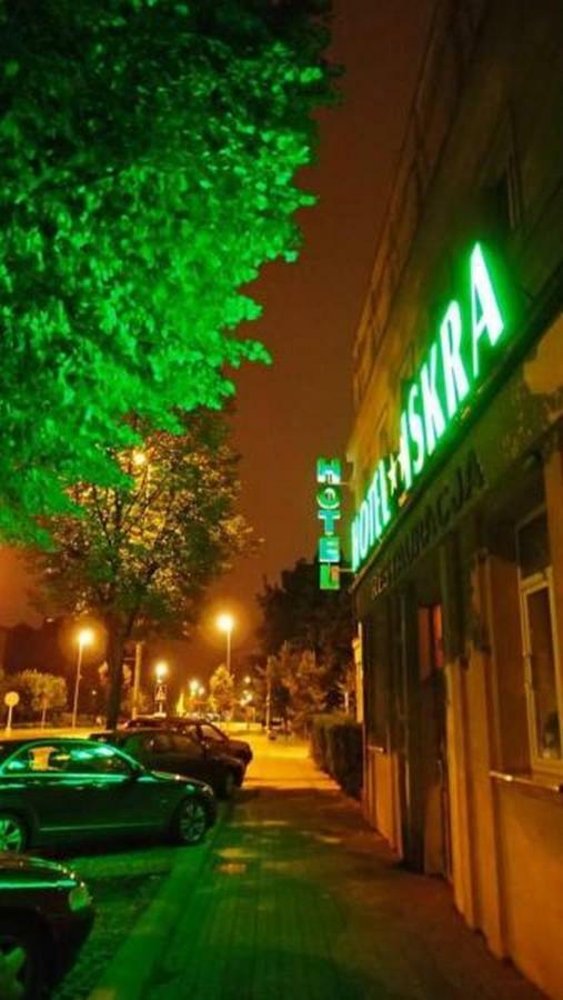 Hotel Iskra Ряшів Екстер'єр фото